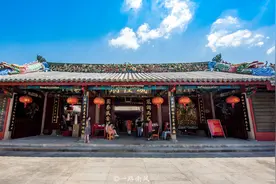 广东省最大的城隍庙，雕梁画栋精美绝伦，屋顶艺术尤其让人赞叹图片