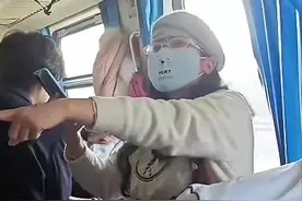 女子火车霸座后续！以死要挟，还拿刀袭警，身份被扒疑似惯犯图片