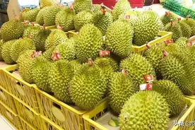 买榴莲：别只会挑大的，牢记5句顺口溜，皮薄肉满，一挑一个准图片