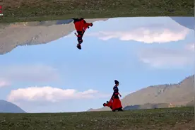 凉山彝族服饰独具魅力图片