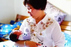 奶奶每天卖力哄宝宝致娃脑瘫！医生：有孩子半身瘫痪甚至丧命图片