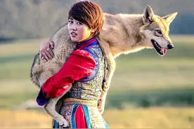 上海女知青在北大荒插队，2次遇险都获狼群搭救，最后她放弃回城图片