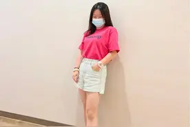 潮牌T恤，牛仔短裤，周末就是如此轻松图片