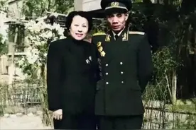 吴信泉夫人有多美？1955年珍贵留影，她31岁端庄大气优雅从容图片