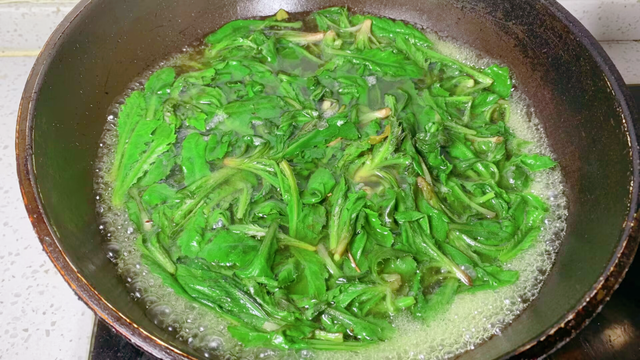 4月，遇到刺菜抓紧吃，一杀菌，二消炎，三护肝，随手一拌真鲜美