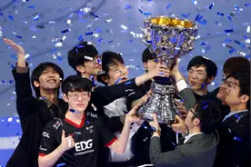 LOL美服真的凉了？前SKT上单吐槽：100多分钟排不到人，快窒息了图片