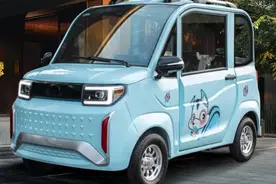 适合老年人的2款电动四轮车，油电两用，冷暖空调，最低价5500元图片