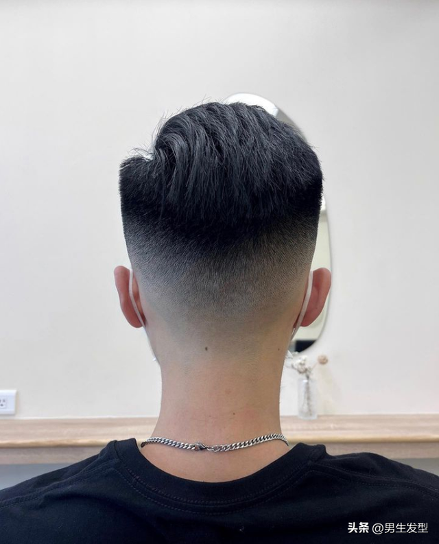 2023男生发型别乱剪,试试这6款造型,剪完潮流又帅气
