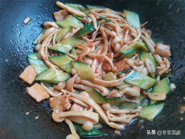 吃香菇、平菇，不如吃这蘑菇，蛋白质和氨基酸含量高，别不懂吃