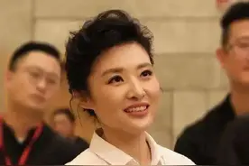 从央视辞职的6位女主持，各有各的精彩，有人成富婆，有人在带货图片