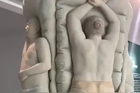 别再作妖了！诡异的血眼、被偷窥的裙底，请美术生们停止奇葩设计图片