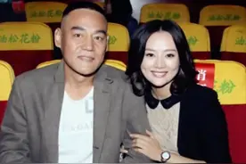 巍子：娶演员夏立言，离婚那天抱着儿子大哭，如今儿子是他的骄傲图片