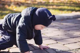 孩子跌倒了怎么办？要不要扶？注意避开这四种错误方式图片