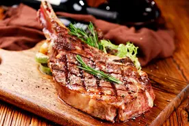 开国将帅里最会吃牛排的当属邓小平，吃牛排都只吃五成熟图片