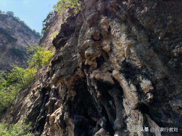 保定有一半是山区，但这座山的风景在我爬过的保定大山能排第二
