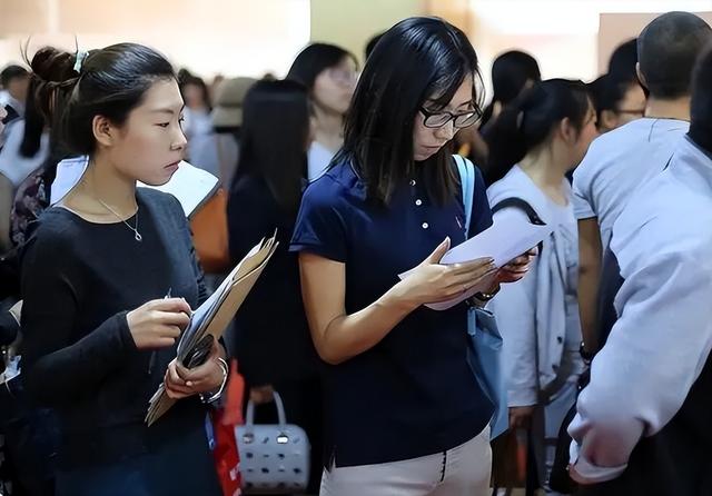 3月24日深夜，中国传来29个新消息，取消教师编制动了谁的奶酪？