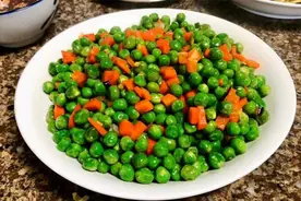 新鲜豌豆最下饭的3种做法，鲜香开胃，配米饭吃超过瘾图片