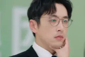 时隔七年之后，白客再演“面瘫”男神，一开口就有王大锤那味了图片