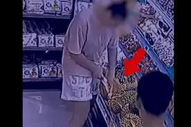 女子在超市扒开榴莲偷吃 店家：损失近千元图片