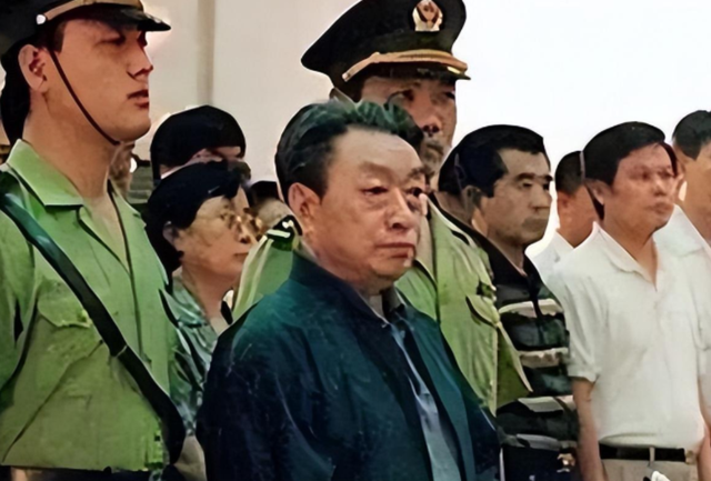 陈希同，在法庭上大放厥词，入狱8年保外就医难逃一死！