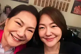 让大S认道上大哥做干爹，与张兰互撕，体面的S妈黄春梅不体面人生图片
