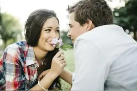 男女之间的“暧昧”，往往是从这4个“互动”开始的，别傻傻不懂图片