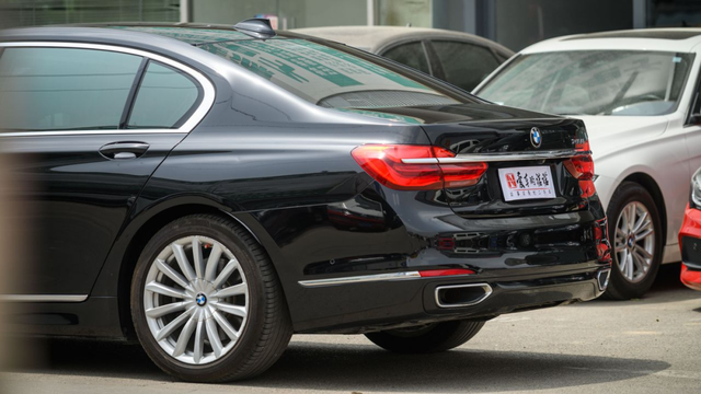 只比新车便宜100万的行政级座驾——二手宝马740Li