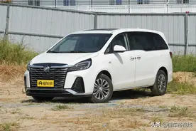 新车 | 售25.89万 别克GL8陆上公务舱新车型上市 陆尊/艾维亚配置调整图片