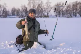一年四季最佳钓鱼时间大公开，掌握这秘诀,运气再差也能钓到大鱼!图片