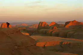 新疆有一处神秘堡垒，大自然用风雨雕琢神奇古城，堪称最恐怖景区图片