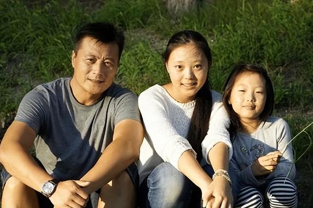 与黄蕾完婚25年零绯闻,现在一家人生存幸福,任程伟才是人生赢家