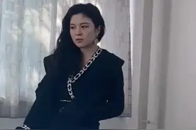 西班牙语老师回应“走红”一事，美貌与气质并存，学生看完更爱了图片