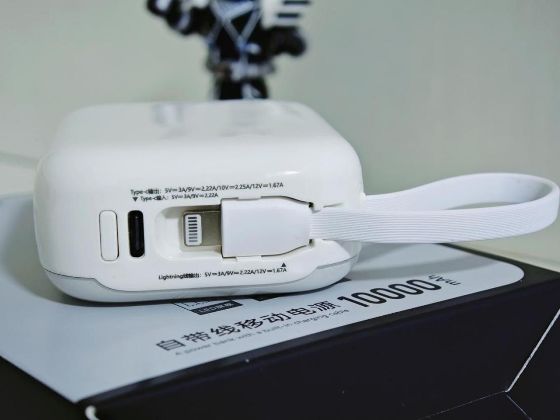 西圣PB-S移动电源上手体验:自带双线+半固态电芯,百元硬核卷王