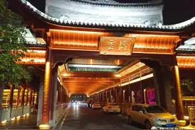 去凤凰古城，品味黄永玉留下的“味道”图片