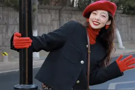 开年穿搭流行“黑+红”，小个子女生也能轻松驾驭，高级又惊艳图片