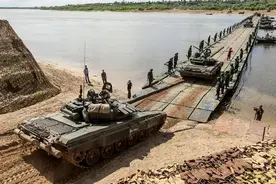 把后背交给中国！普京抽调远东兵力到前线，中国身上担子更重了图片