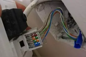 如果师傅这样接网线，就是在坑你，别犹豫赶走他！图片