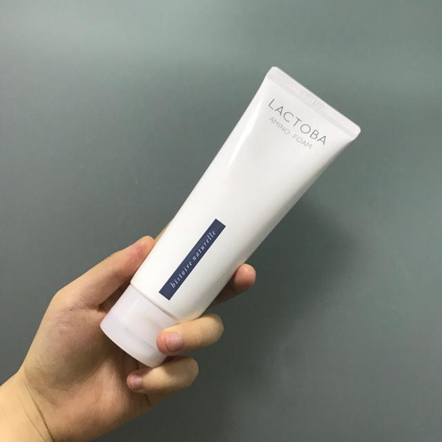 这些洗面奶能有效吸附毛孔油脂，深入清洁毛孔，冲洗方便，不紧绷