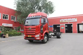 解放6米8载货车，JK6和J6L尊享版怎么选？驾驶室差异最大图片