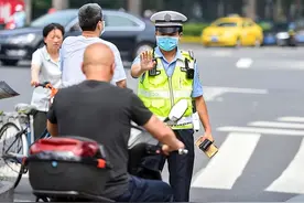 一文看懂：电动车、电动三轮车、四轮代步车上路，需持有对应驾照图片