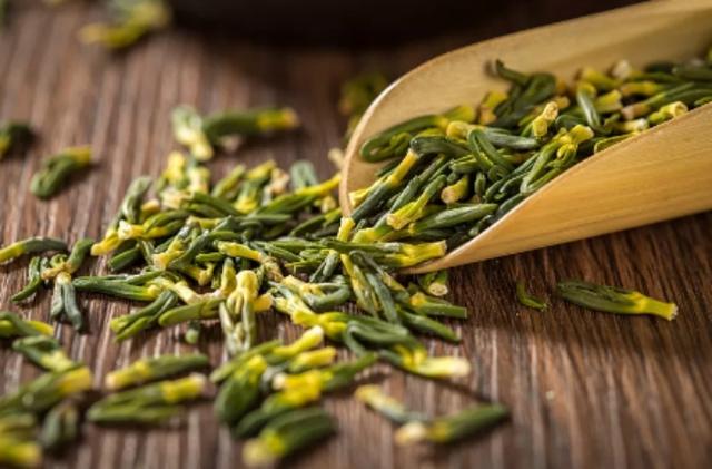 七月“苦夏”，大鱼大肉靠边站，这4杯茶“金不换”，消暑又养人