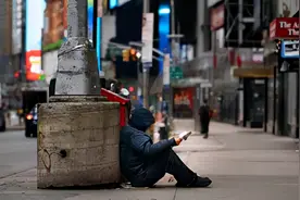 58岁流浪汉被垃圾车压成肉饼，在美国，从中产到睡大街有多简单？图片