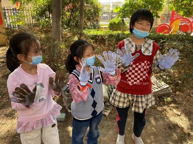 东湖新技能开发区花山街道软件新城聪明社区“户外探索课堂”土壤改良活动开始啦