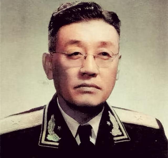 贺晋年落难低授大校，为何是彭老总仗义直言？难忘沈阳站的那一幕