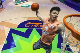 张镇麟高颜值女友！携手亮相全明星，身材高挑，青春靓丽成焦点图片