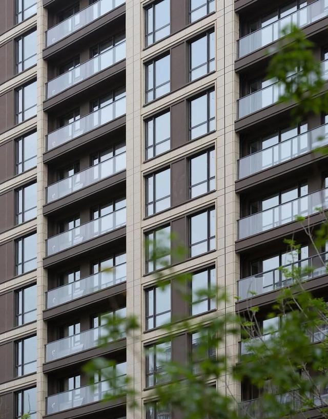 外立面:各类材料—成本、特征+使用场景(铝板+石材+真石漆)