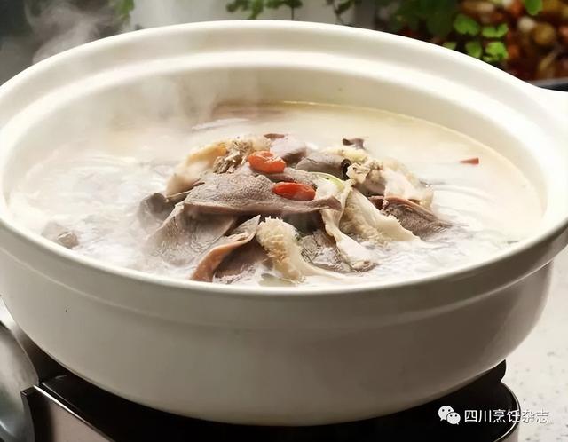 花胶甲鱼煲鸡可以吗 花胶甲鱼煲鸡功效和作用