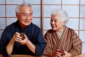 日本老人的“极简晚餐”，看完后终于明白，日本人长寿是有原因的图片