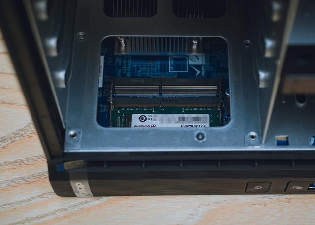 历史低价买到九盘位万兆 NAS 机皇：威联通 TS-H973AX