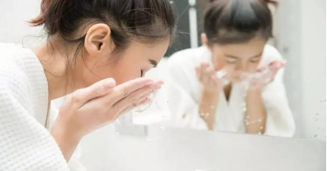 油皮最爱的洗面奶盘点：从平价到贵妇，总有一款适合你